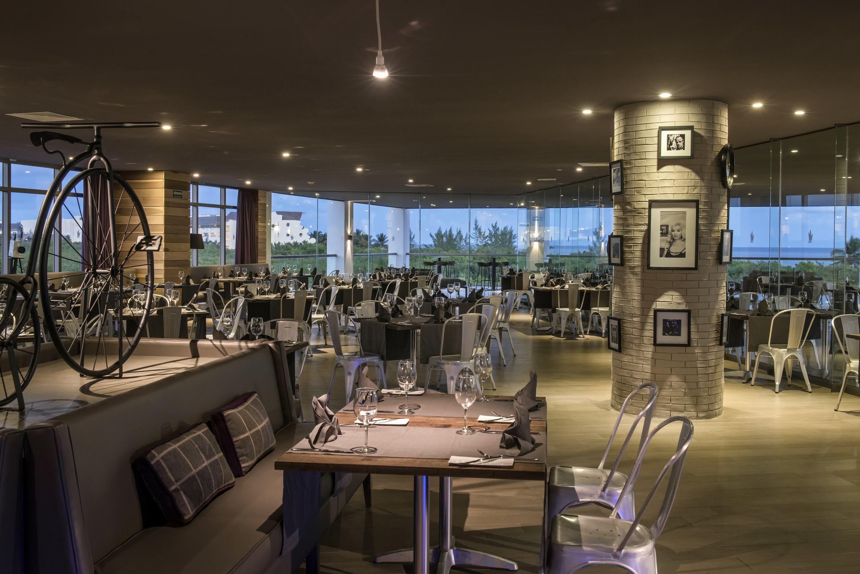 Platinum Yucatan Princess Adults Only Playa del Carmen Ngoại thất bức ảnh The restaurant