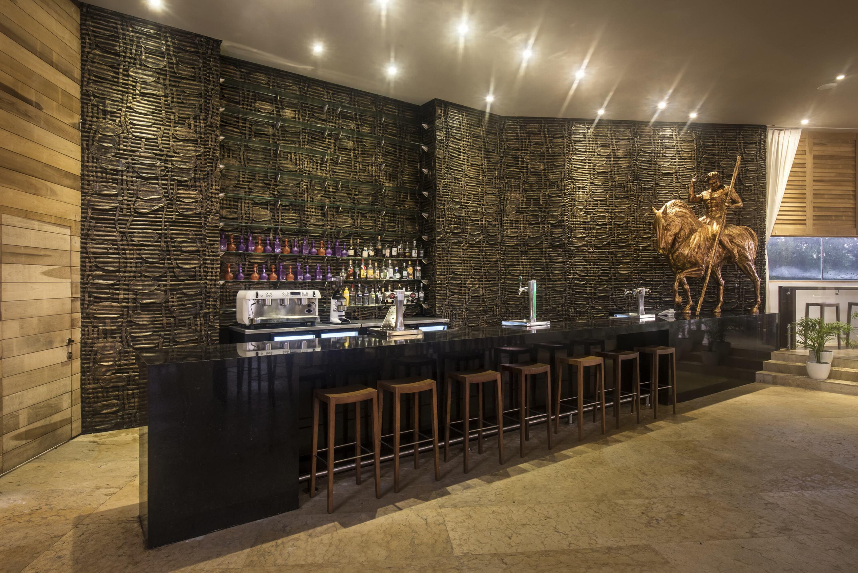 Platinum Yucatan Princess Adults Only Playa del Carmen Ngoại thất bức ảnh The bar at the lobby