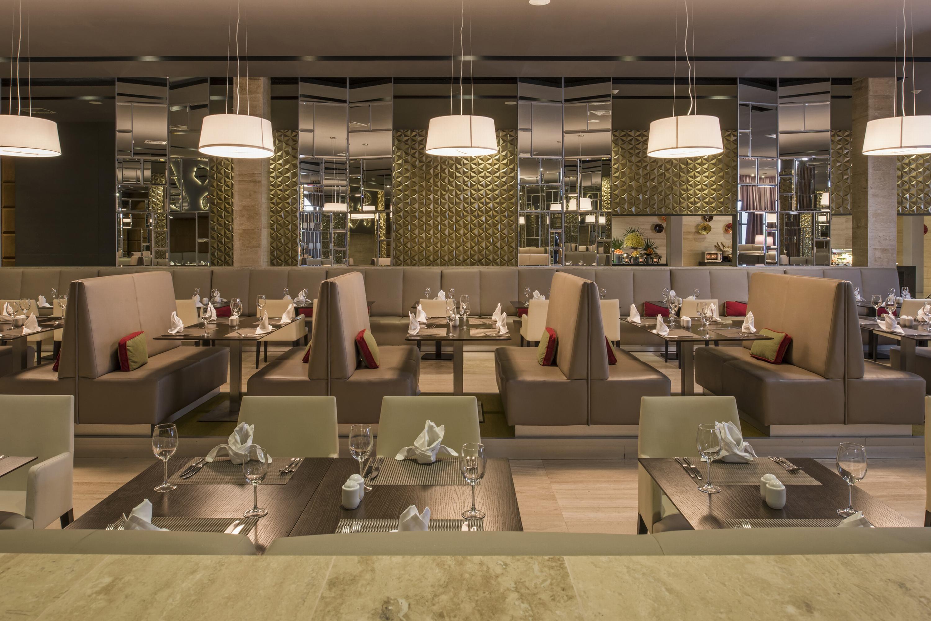 Platinum Yucatan Princess Adults Only Playa del Carmen Ngoại thất bức ảnh 3D rendering of a restaurant interior