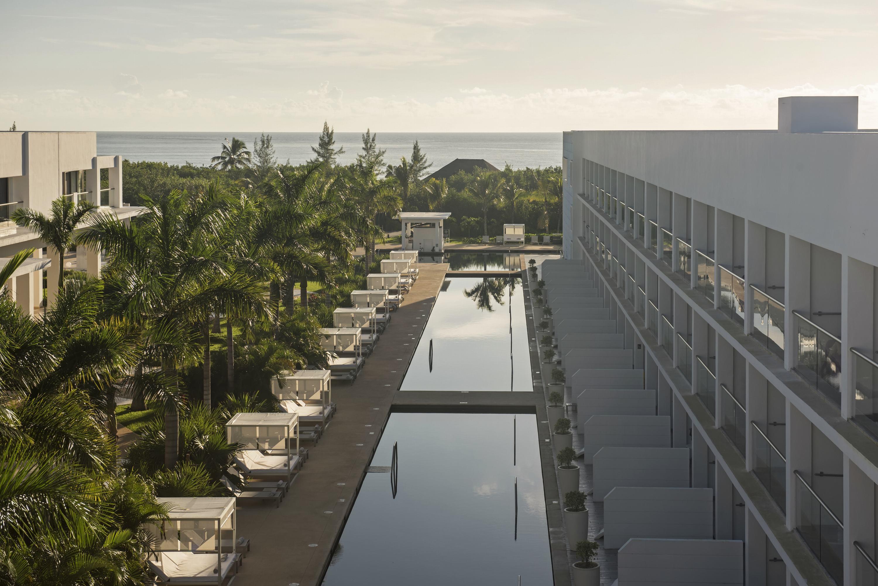 Platinum Yucatan Princess Adults Only Playa del Carmen Ngoại thất bức ảnh View of the resort