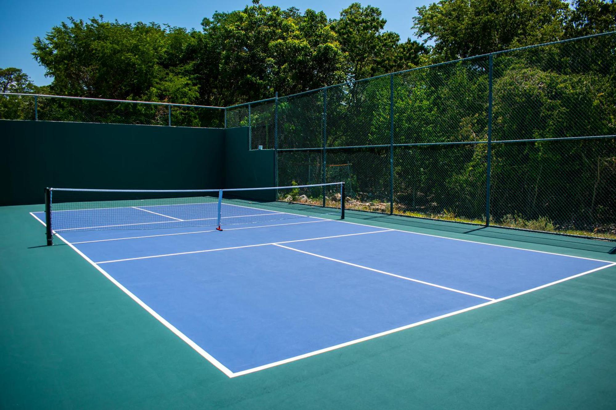 Platinum Yucatan Princess Adults Only Playa del Carmen Ngoại thất bức ảnh A tennis court