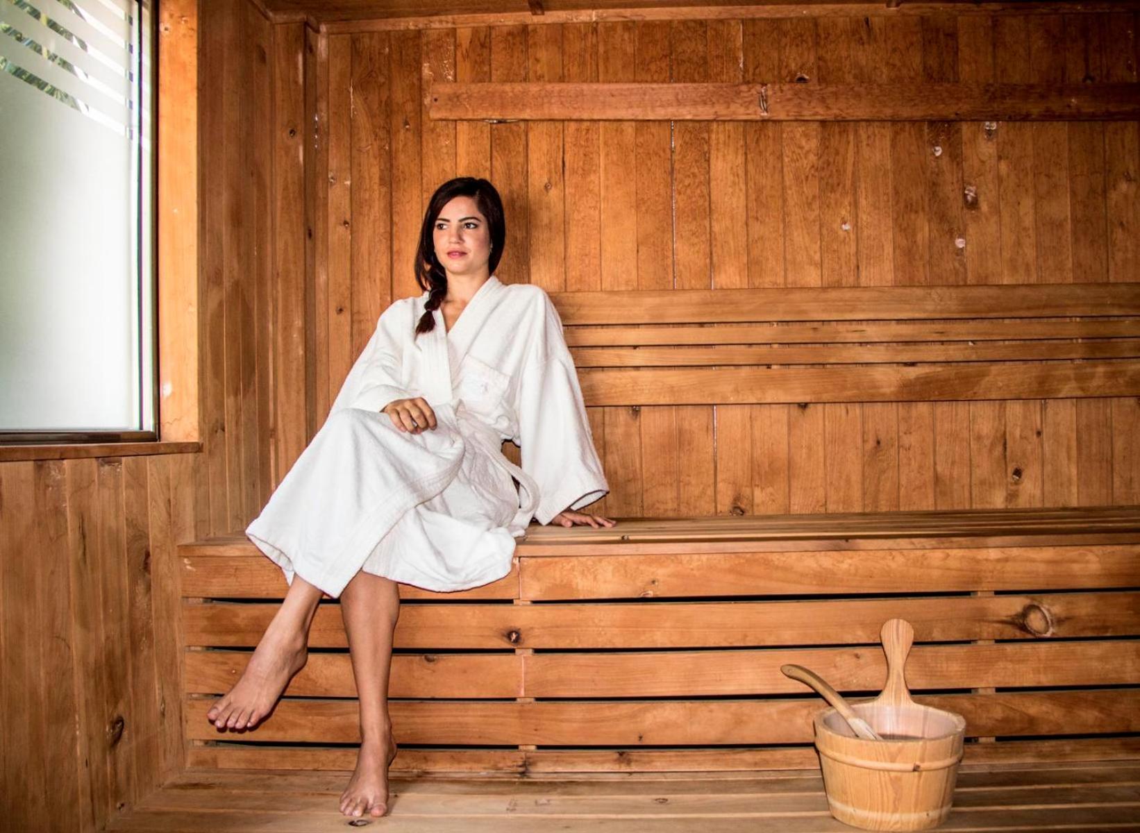 Platinum Yucatan Princess Adults Only Playa del Carmen Ngoại thất bức ảnh A woman in a sauna