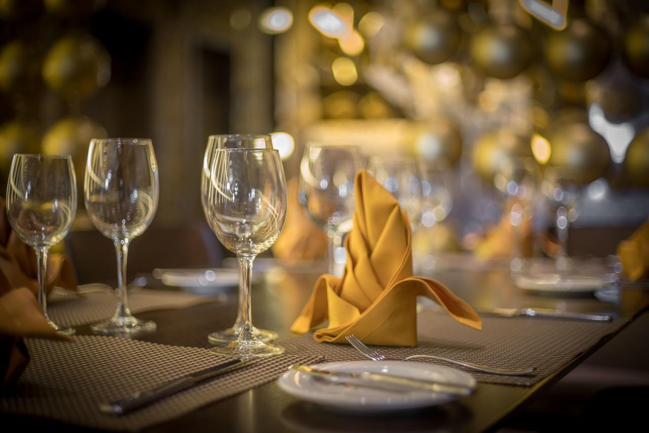 Platinum Yucatan Princess Adults Only Playa del Carmen Ngoại thất bức ảnh A table set for fine dining